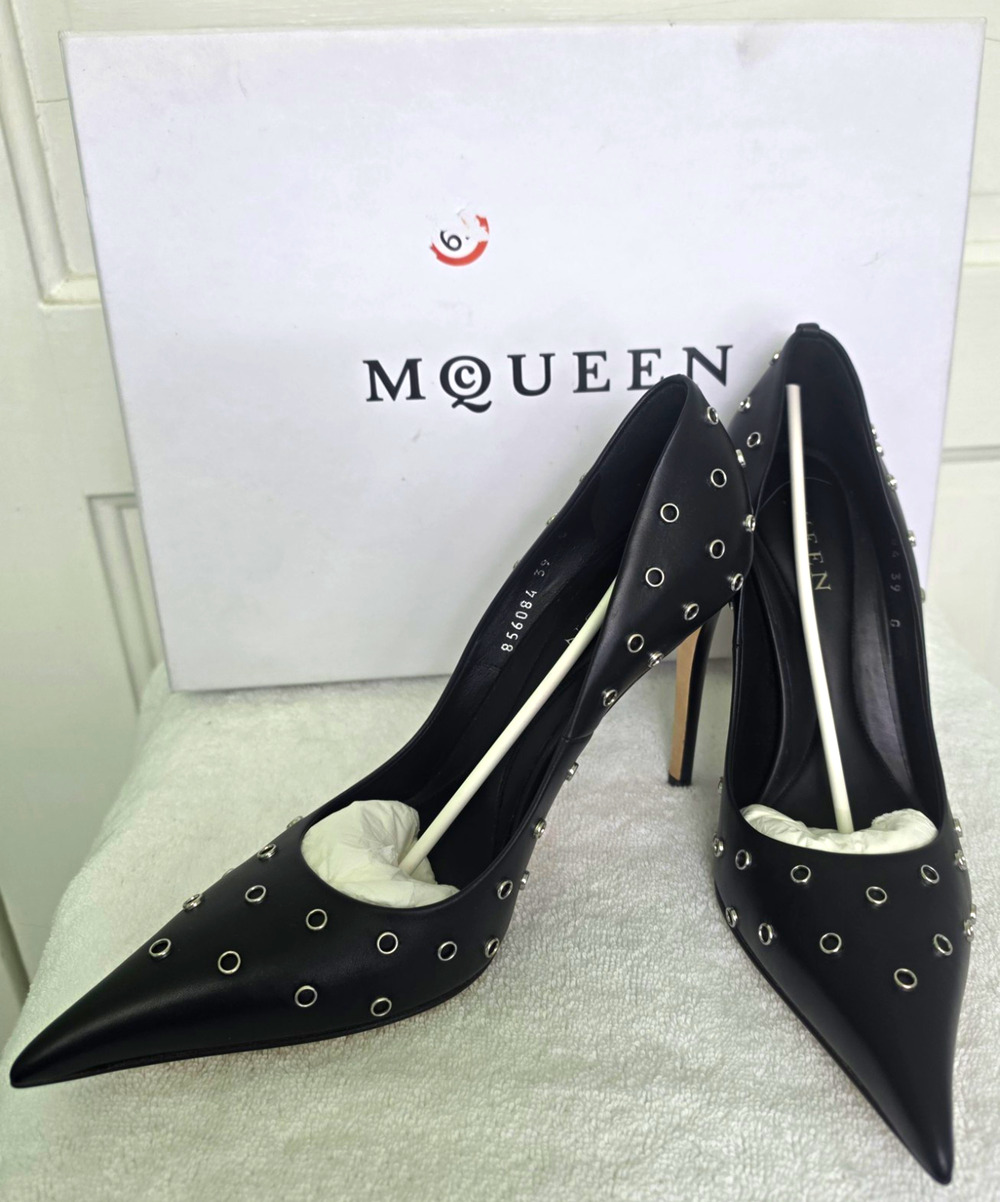 McQueen Black Leather Studded Pointed Toe Stiletto Pumps Skull EU 39 w/Box COA